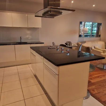 شقة Slick & Stylish - Large 1bd In Heart Of *