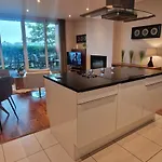 Slick & Stylish - Large 1bd In Heart Of * קורק