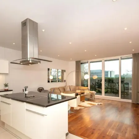 Slick & Stylish - Large 1bd In Heart Of