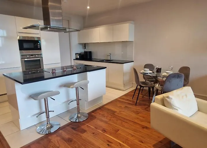 Slick & Stylish - Large 1bd In Heart Of