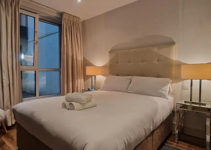 Апартаменты Slick & Stylish - Large 1bd In Heart Of