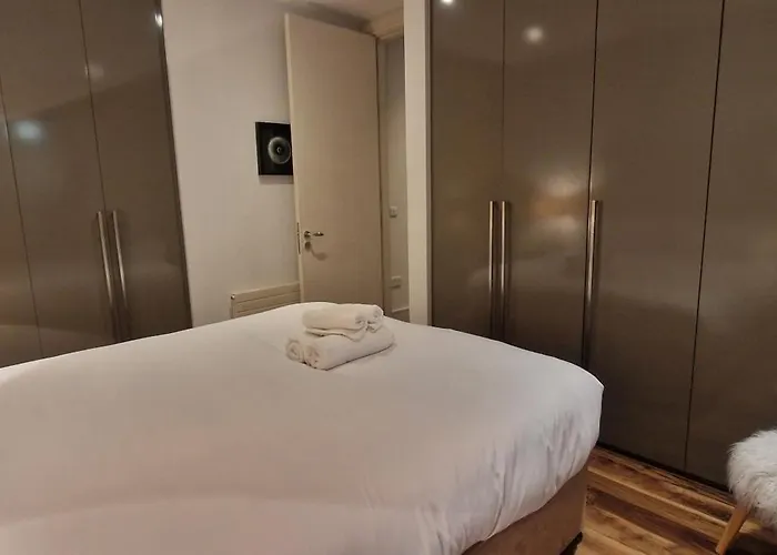 Slick & Stylish - Large 1bd In Heart Of Апартаменты *