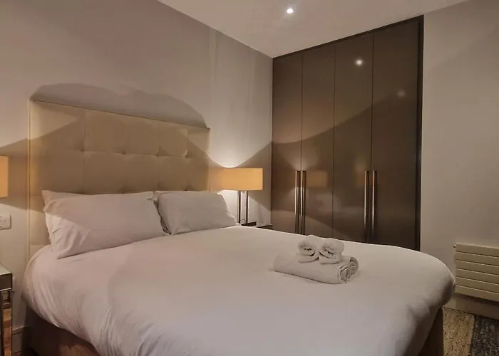 Slick & Stylish - Large 1bd In Heart Of Корк