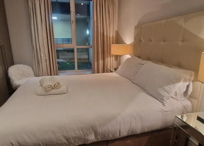 Slick & Stylish - Large 1bd In Heart Of Корк