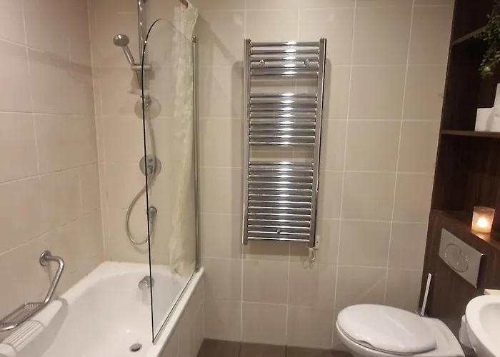 Slick & Stylish - Large 1bd In Heart Of *