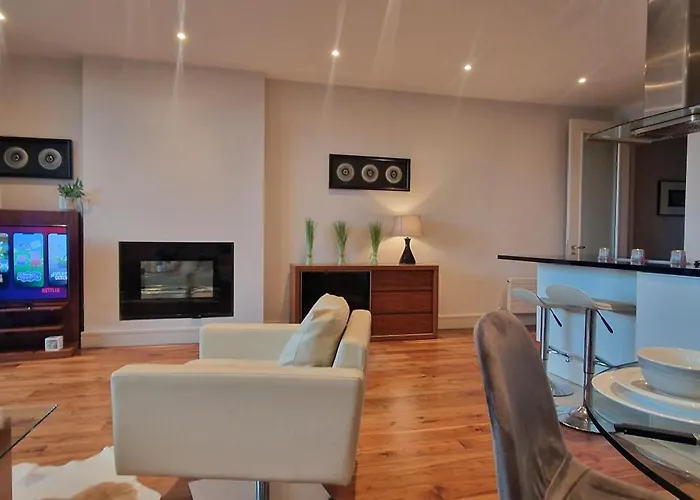 Slick & Stylish - Large 1bd In Heart Of Апартаменты *