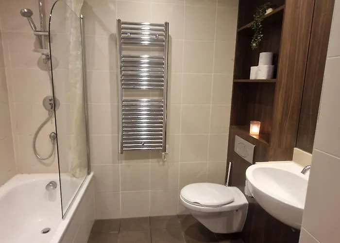 Slick & Stylish - Large 1bd In Heart Of Апартаменты