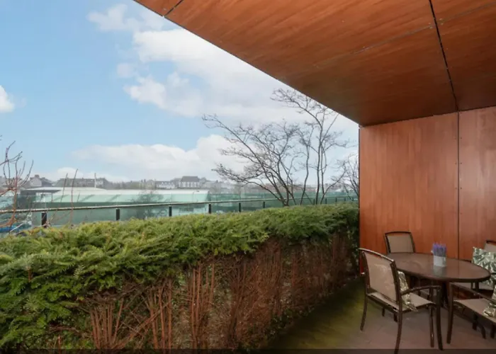 Апартаменты Slick & Stylish - Large 1bd In Heart Of *