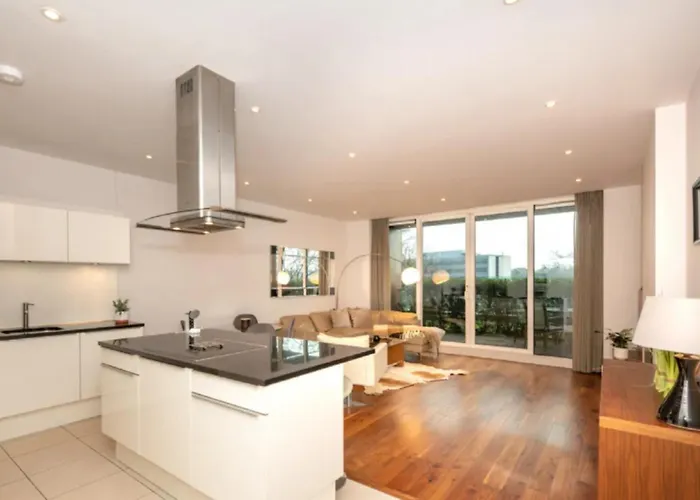 Slick & Stylish - Large 1bd In Heart Of