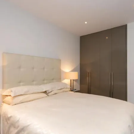 Slick & Stylish - Large 1bd In Heart Of 公寓 *